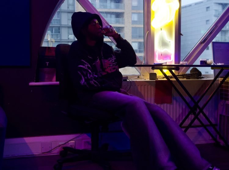 DAYBWAY: The \"Circumtagonist\" of London