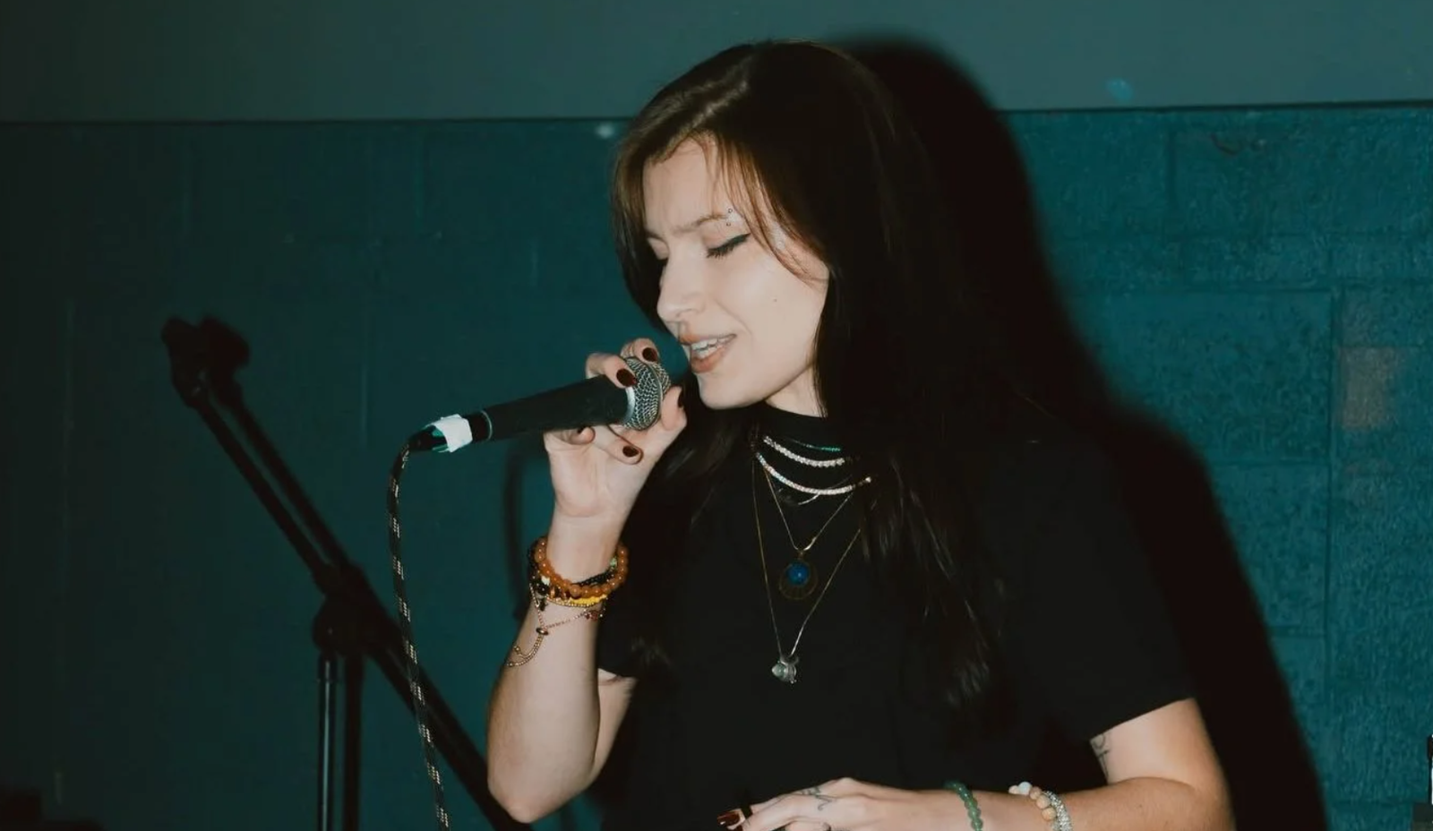 Jupiluxe Embraces Raw Authenticity on New 8-Track Album \'Enchain\'